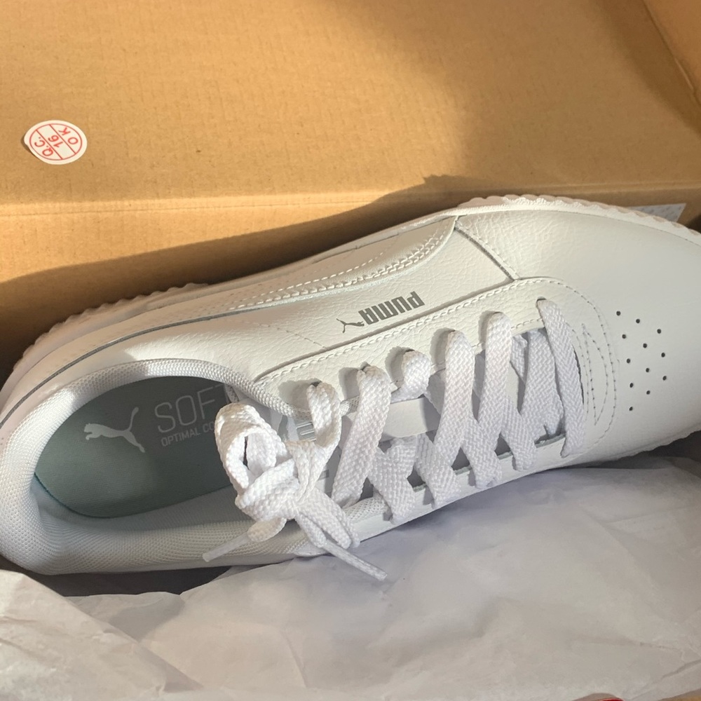 White Pumas